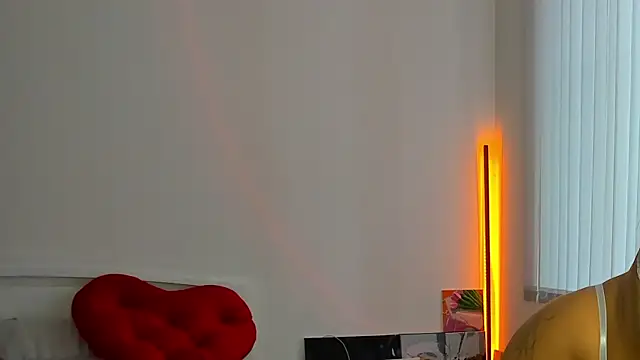 Snapshot of Andrea_tasty chatting on May 2026 03:56:02 PM Andrea tasty online show from May 2026 03:56:02 PM