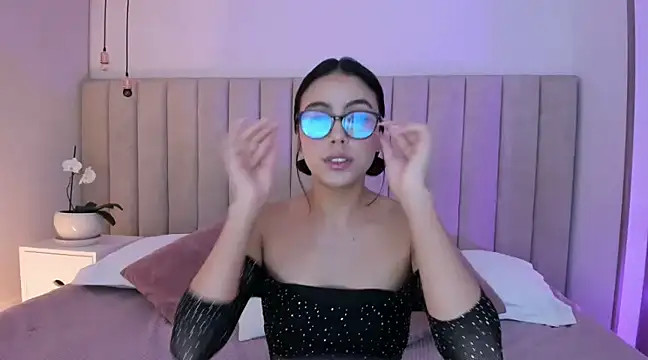 Snapshot of miss_martiina chatting on March 2025 11:39:02 PM miss martiina online show from March 2025 11:39:02 PM