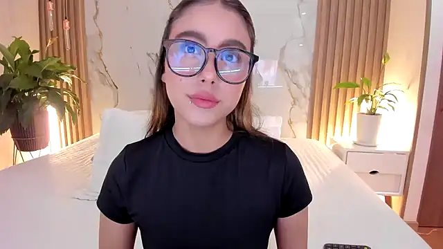 miss martiina online show from May 2026 02:43:02 AM