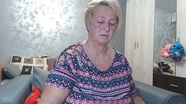 RosesandLillies online show from October 2025 05:01:02 PM