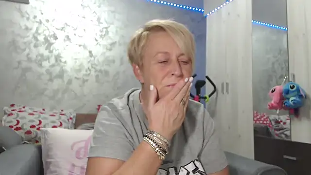 RosesandLillies online show from April 2026 03:59:02 PM