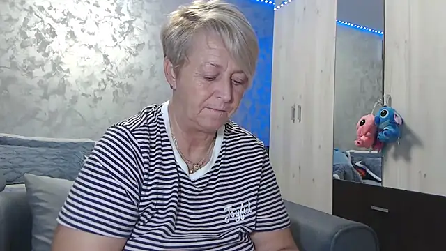 RosesandLillies online show from November 2025 06:08:02 PM