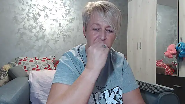 RosesandLillies online show from November 2025 05:18:01 PM