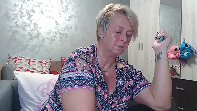 RosesandLillies online show from November 2025 05:29:02 PM