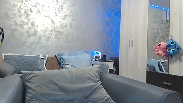 RosesandLillies online show from November 2025 05:35:02 PM