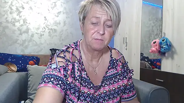 RosesandLillies online show from December 2025 05:18:01 PM