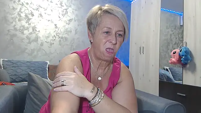 RosesandLillies online show from November 2025 05:58:02 PM