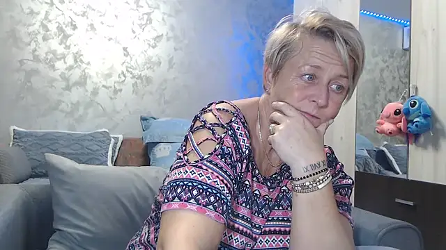 RosesandLillies online show from November 2025 05:57:01 PM