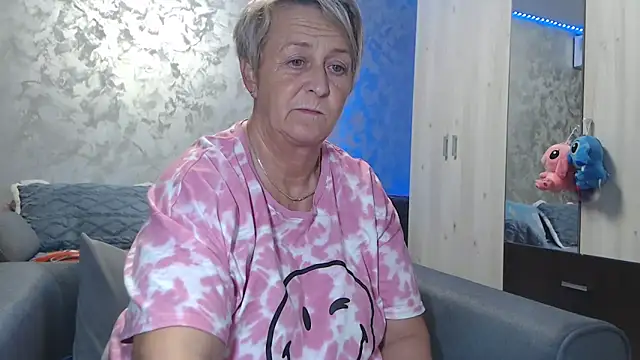 RosesandLillies online show from November 2025 05:46:01 PM