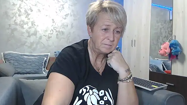 RosesandLillies online show from December 2025 05:58:02 PM