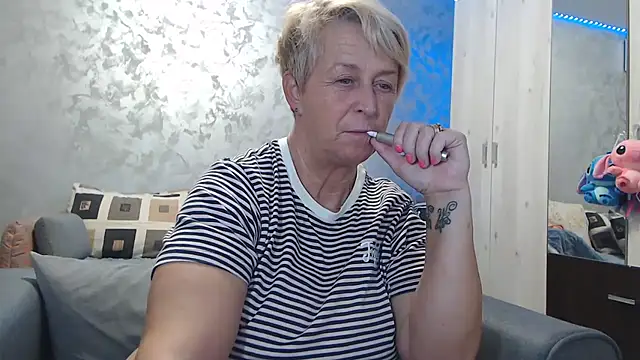 RosesandLillies online show from November 2025 05:50:01 PM