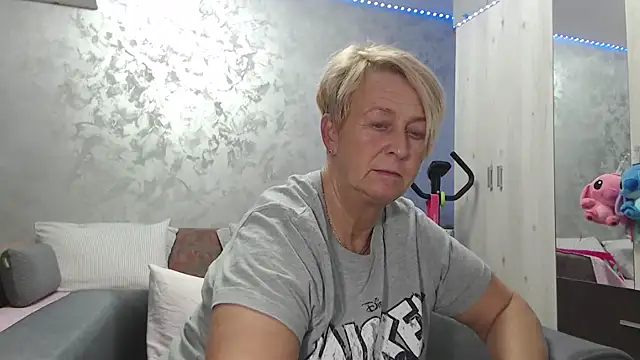 RosesandLillies online show from April 2026 05:05:01 PM