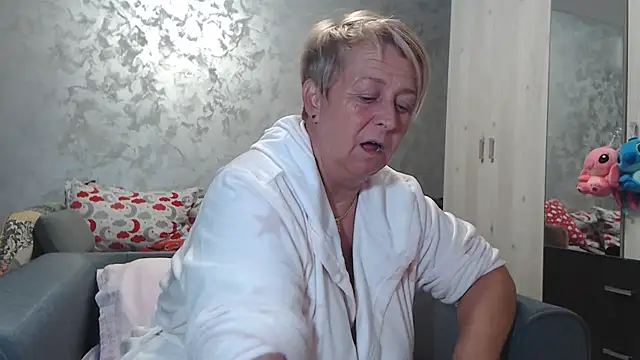 RosesandLillies online show from November 2025 05:28:02 PM