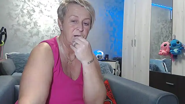 RosesandLillies online show from November 2025 06:07:02 PM