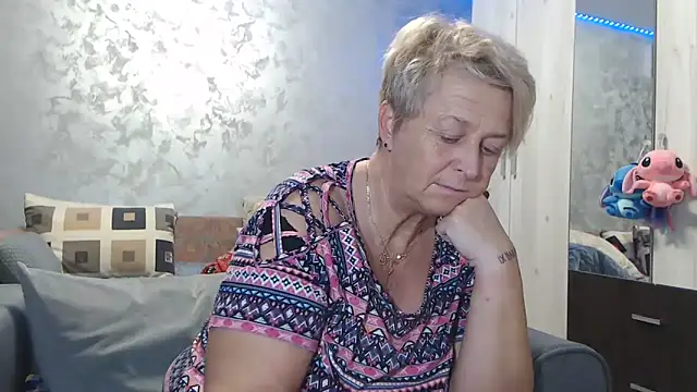 RosesandLillies online show from November 2025 06:34:02 PM