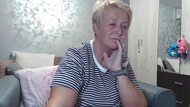RosesandLillies online show from September 2025 05:16:02 PM