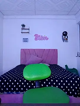 Snapshot of victoria_roussee chatting on December 2025 08:35:02 AM victoria roussee online show from December 2025 08:35:02 AM