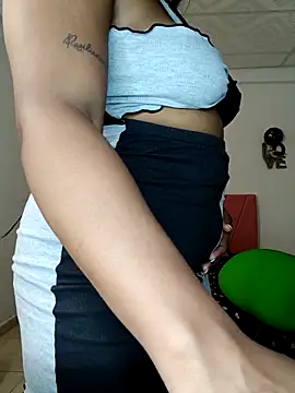 Snapshot of victoria_roussee chatting on October 2025 09:15:02 PM victoria roussee online show from October 2025 09:15:02 PM