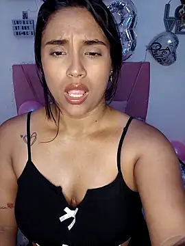 Snapshot of victoria_roussee chatting on February 2026 06:24:02 AM victoria roussee online show from February 2026 06:24:02 AM