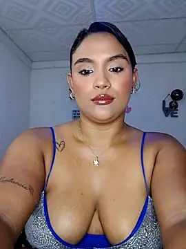 Snapshot of victoria_roussee chatting on February 2026 05:25:01 AM victoria roussee online show from February 2026 05:25:01 AM