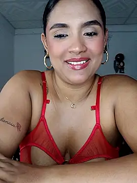 Snapshot of victoria_roussee chatting on January 2026 09:56:02 AM victoria roussee online show from January 2026 09:56:02 AM