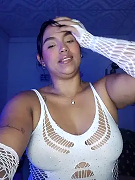 Snapshot of victoria_roussee chatting on February 2026 05:47:01 AM victoria roussee online show from February 2026 05:47:01 AM