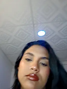 Snapshot of victoria_roussee chatting on November 2025 10:31:01 AM victoria roussee online show from November 2025 10:31:01 AM