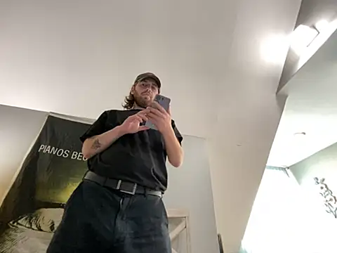 Snapshot of Explosive_andyy chatting on October 2025 04:08:02 PM Explosive andyy online show from October 2025 04:08:02 PM