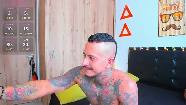 Snapshot of fitnolan chatting on November 2025 03:49:02 PM fitnolan online show from November 2025 03:49:02 PM