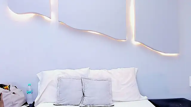 Snapshot of EmilyDiaaz chatting on April 2026 12:21:02 PM EmilyDiaaz online show from April 2026 12:21:02 PM