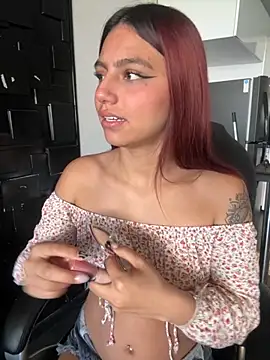 Emily-teen online show from November 2025 01:48:02 PM