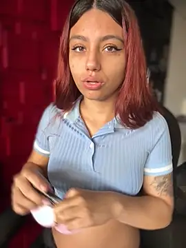 Emily-teen online show from November 2025 01:39:02 PM