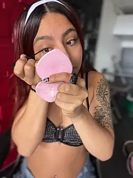 Emily-teen online show from November 2025 01:48:01 PM