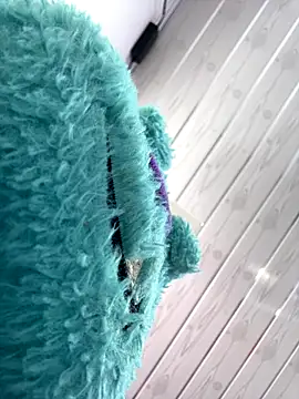 Emily-teen online show from December 2025 07:49:02 PM