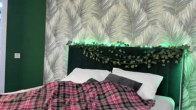 boozekirs  online show from November 2025 03:09:02 AM