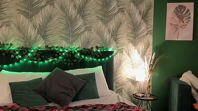 boozekirs  online show from November 2025 03:11:01 AM