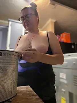 Snapshot of HTXBELLE chatting on May 2026 03:54:01 AM HTXBELLE online show from May 2026 03:54:01 AM