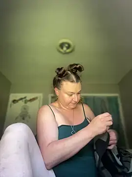 HTXBELLE online show from July 2026 11:17:02 PM