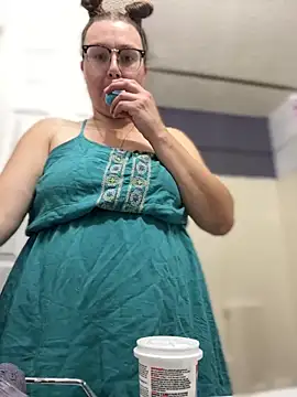 HTXBELLE online show from April 2026 05:41:02 PM