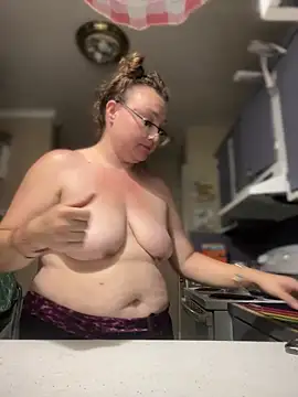 Snapshot of HTXBELLE chatting on June 2026 11:27:02 AM HTXBELLE online show from June 2026 11:27:02 AM