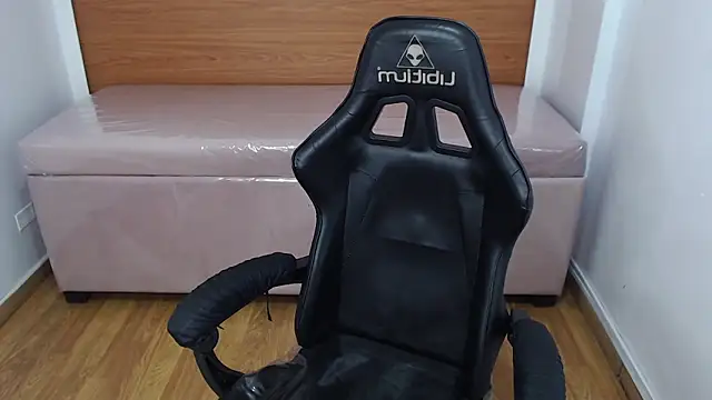 Snapshot of catalina25_t chatting on October 2025 07:57:02 PM catalina25 t online show from October 2025 07:57:02 PM