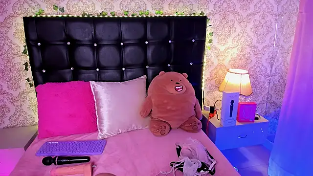 Luna Sommer online show from February 2026 07:35:01 PM