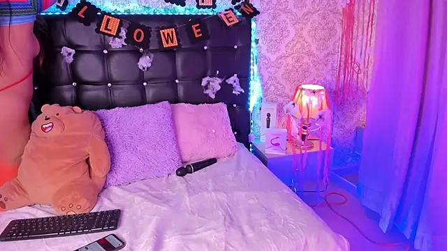 Luna Sommer online show from October 2025 07:36:01 PM