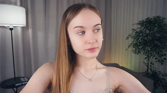 Snapshot of QuennaCoote chatting on March 2025 05:54:01 AM QuennaCoote online show from March 2025 05:54:01 AM