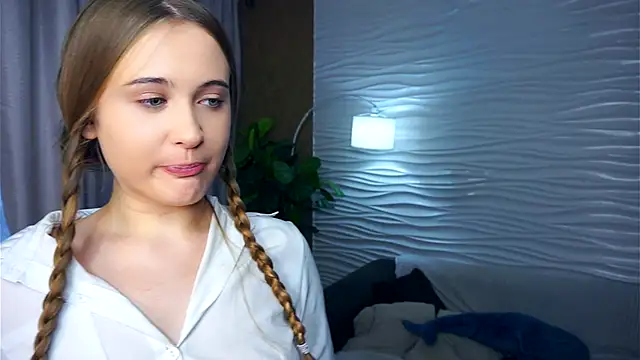 QuennaCoote online show from December 2025 10:17:02 AM