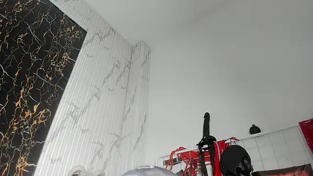 Guxplo  online show from February 2026 02:50:02 PM