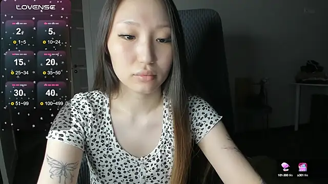 Christine Carlson online show from October 2025 04:51:01 PM