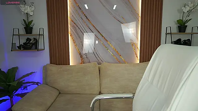 Snapshot of SaharaKramer chatting on September 2025 11:43:01 AM SaharaKramer online show from September 2025 11:43:01 AM