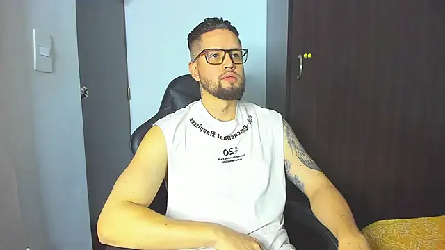 bastianwatson10 online show from November 2025 04:22:02 PM