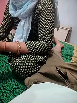 Snapshot of indian_couple4 chatting on May 2026 04:33:01 PM indian couple4 online show from May 2026 04:33:01 PM